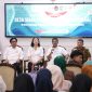 Wakil Menteri Kesehatan RI, dr. Dante Saksono Harbuwono (memegang mikrofon), didampingi Wakil Menteri PPPA Veronika VT Tan, Deputi II KSP Abetnego Tarigan, serta sejumlah pejabat lintas kementerian, saat menghadiri kegiatan Monitoring dan Evaluasi Desa Siaga Peduli TBC Tingkat Nasional di Desa Sukadami, Kecamatan Cikarang Selatan, Kabupaten Bekasi, Senin (14/7/2025). Acara ini menegaskan komitmen pemerintah dalam penguatan layanan kesehatan berbasis komunitas dan pemberdayaan kader perempuan di tingkat desa.

