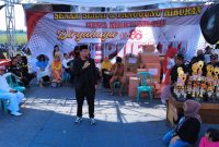 Anggota DPRD Kabupaten Bekasi Jiovano Nahampun saat menghadiri Karnaval desa Muktiwari, pada Minggu 17 Agustus 2025.