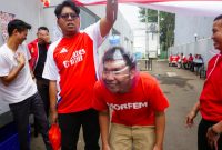 Suasana meriah lomba 17 Agustusan di Harper Cikarang saat perayaan HUT RI ke-80. Para staf mengikuti berbagai permainan tradisional dengan penuh tawa, semangat, dan kekompakan yang mencerminkan kebersamaan keluarga besar Harper Cikarang.

