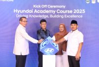 Bupati Bekasi Ade Koswara Kunang saat membuka Ceremony Hyundai Academy Course 2025 di Aula PT Hyundai Motor Manufacturing Indonesia, Kota Deltamas, Rabu (27/8/2025).