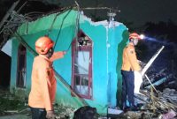 Mushola di Desa Sukabungah, Kecamatan Bojongmangu, Kabupaten Bekasi, roboh akibat guncangan gempa M 4,9 pada Rabu malam (20/8/2025).