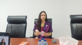 Noa Leatomu saat sesi konferensi pers usai menyaksikan pertandingan semifinal AXIS Nation Cup 2025 di GOR UNJ, Jakarta.