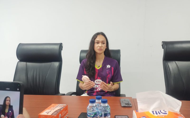Noa Leatomu saat sesi konferensi pers usai menyaksikan pertandingan semifinal AXIS Nation Cup 2025 di GOR UNJ, Jakarta.