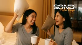 Dua tamu tampak ceria menikmati momen staycation di Hotel Harper Cikarang melalui promo spesial SOND Festive Escape yang berlaku hingga 30 Desember 2025.