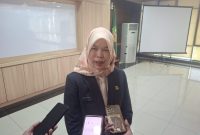 Penjabat (Pj) Sekretaris Daerah Kabupaten Bekasi, Ida Farida, memberikan keterangan kepada awak media usai resmi dilantik oleh Bupati Bekasi Ade Kuswara Kunang, Senin (15/09/2025).