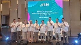 Pengurus Asosiasi Penyelenggara Telekomunikasi Seluruh Indonesia (ATSI) periode 2025–2029 berfoto bersama usai Rapat Umum Anggota (RUA) ATSI 2025 di Jakarta, Senin (29/9/2025).
