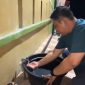 Direktur Utama PDAM Tirta Patriot Kota Bekasi, Ali Imam Faryadi, meninjau langsung kondisi aliran air bersih di wilayah Kavling Alinda Permai, Kaliabang Tengah, Bekasi Utara, Minggu (5/10/2025) malam.