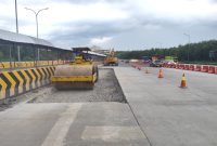 Petugas tengah melakukan pekerjaan rekonstruksi perkerasan di salah satu titik Ruas Tol Cipularang, Senin (27/10/2025). Pemeliharaan ini dilakukan oleh Jasamarga Metropolitan Tollroad Regional Division untuk meningkatkan kualitas layanan dan keselamatan pengguna jalan. (Foto: Dok. Jasa Marga)