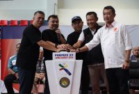 Sejumlah tokoh olahraga dan pejabat daerah secara simbolis menekan tombol kick-off sebagai tanda dimulainya rangkaian PORPROV XV Jawa Barat 2026 cabang olahraga Taekwondo yang berlangsung di Kota Bekasi, Jumat (31/10/2025).