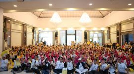 Ratusan peserta antusias mengikuti kampanye #Hands4Diabetes 2025 yang digelar Tropicana Slim bersama Dinas Kesehatan Kota Bekasi di Aula Balai Patriot, Bekasi. Kegiatan ini menjadi bagian dari peringatan World Diabetes Day untuk mengajak masyarakat hidup sehat dan produktif.