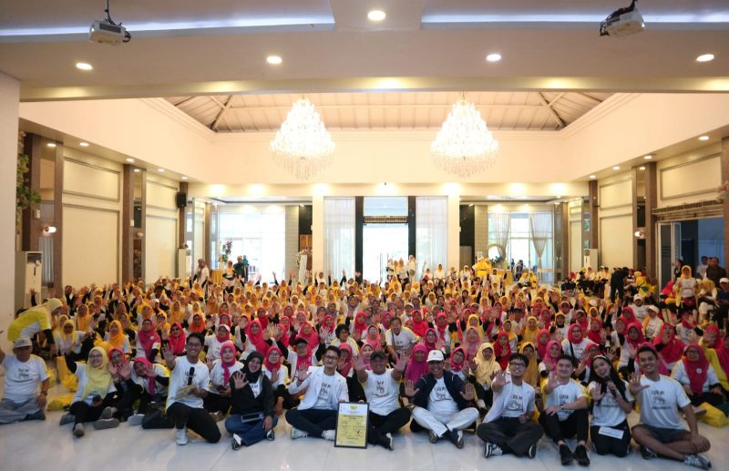 Ratusan peserta antusias mengikuti kampanye #Hands4Diabetes 2025 yang digelar Tropicana Slim bersama Dinas Kesehatan Kota Bekasi di Aula Balai Patriot, Bekasi. Kegiatan ini menjadi bagian dari peringatan World Diabetes Day untuk mengajak masyarakat hidup sehat dan produktif.