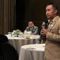 General Manager Quest Prime Cikarang by Aston, Toha Muhammad, saat memberikan pemaparan mengenai strategi pelayanan dan pengembangan pariwisata di Kabupaten Bekasi dalam sebuah kegiatan bersama pelaku industri perhotelan dan korporasi di Cikarang.

