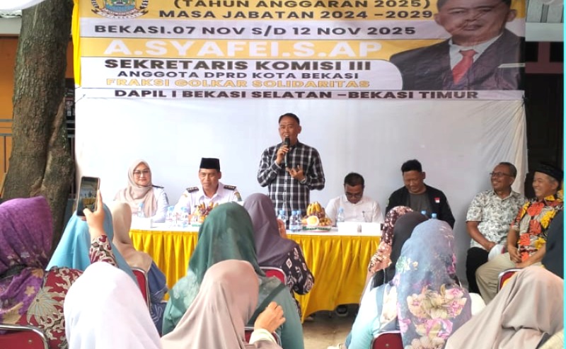 Anggota DPRD Kota Bekasi, A. Syafei, S.AP, saat menyampaikan sambutan dalam kegiatan Reses Masa Sidang Tahun Anggaran 2025 di wilayah Kelurahan Pekayon Jaya, Kecamatan Bekasi Selatan, pada Rabu (12/11/2025). Dalam kegiatan tersebut, Syafei mendengarkan langsung aspirasi masyarakat terkait infrastruktur, kesehatan, dan fasilitas lingkungan.