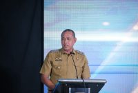 Wali Kota Bekasi menyampaikan sambutan saat mengumumkan pengangkatan ratusan guru honorer menjadi PPPK paruh waktu pada momentum Hari Guru Nasional. Kebijakan ini menjadi bentuk penghargaan pemerintah terhadap dedikasi para tenaga pendidik di Kota Bekasi.