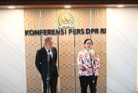 Ketua DPR RI berbicara dalam konferensi pers di Kompleks Parlemen, membahas isu perundungan di sekolah yang kembali menjadi perhatian nasional. Ia menegaskan pentingnya perlindungan siswa dan penanganan tegas terhadap kasus bullying.
