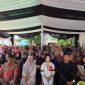 Anggota DPRD Kota Bekasi dari Fraksi PSI, Tanti Herawati, berinteraksi hangat dengan warga dalam kegiatan Reses III Tahun 2025 di Bekasi Timur.
