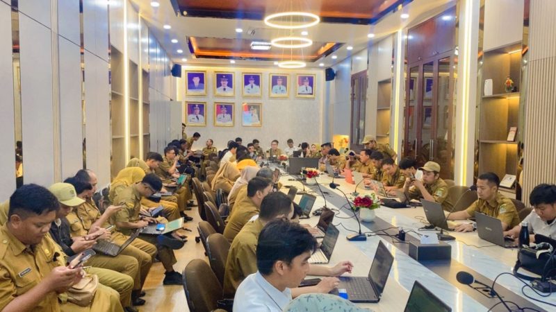 Puluhan operator kelurahan se-Kota Bekasi mengikuti kegiatan pembekalan Program Jaga Desa yang digelar Pemerintah Kota Bekasi bersama Kejaksaan Negeri Bekasi, sebagai upaya penguatan tata kelola pemerintahan kelurahan yang transparan dan akuntabel.