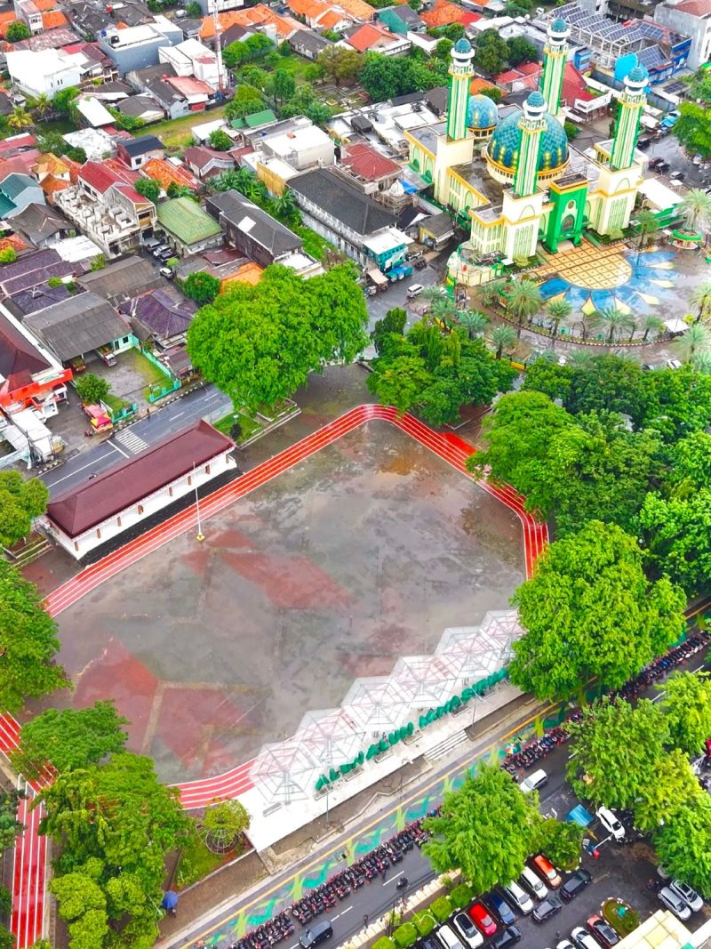 Drone :  jogging track di kawasan Alun-Alun M. Hasibuan
