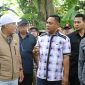 Plt Bupati Bekasi dr. Asep Surya Atmaja meninjau lokasi TPS liar di Kelurahan Kebalen, Kecamatan Babelan, Kabupaten Bekasi, Minggu (28/12/2025).