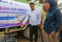 Menteri Komunikasi dan Digital RI Meutya Viada Hafid bersama jajaran XLSMART meninjau infrastruktur Base Transceiver Station (BTS) di wilayah terdampak banjir Aceh Tamiang, Minggu (28/12/2025), sebagai bagian dari percepatan pemulihan jaringan telekomunikasi pascabencana.