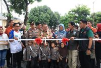 Ruang terbuka hijau di Kota Bekasi kembali bertambah. Wakil Wali Kota Bekasi meresmikan Taman Sakura RW 017 di Perumahan Bahagia Permai, Kelurahan Jakasampurna, Kecamatan Bekasi Barat, Selasa (13/1/2026). 