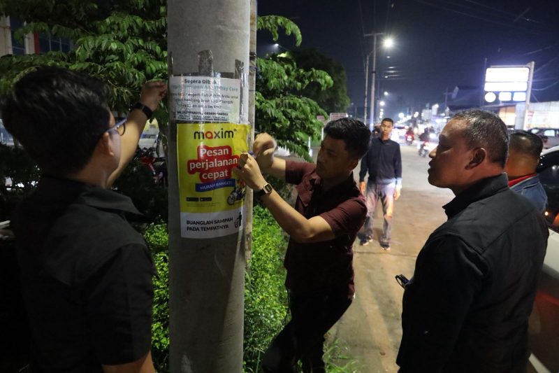 Wali Kota Bekasi Tri Adhianto turun langsung melakukan pemantauan pada malam hari di kawasan Danau Duta Harapan, Kecamatan Bekasi Utara, Jumat (16/01/2026). 