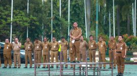 Plt Bupati Bekasi dr. Asep Surya Atmaja mengimbau warga untuk menjaga kesehatan, memperkuat imunitas, dan menggunakan masker di tempat keramaian serta ruang tertutup. Langkah pencegahan dini dinilai penting mengingat tingginya mobilitas masyarakat di Kabupaten Bekasi