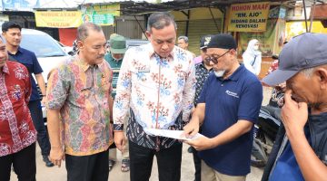 Wali Kota Bekasi Tinjau Saluran Air di Cimuning, Pastikan Penanganan Segera Dilakukan