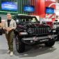 Jeep Gladiator Rubicon tampil gagah di booth Stellantis Brand House pada ajang IIMS 2026. Model double cabin ini menjadi salah satu sorotan utama Jeep dengan desain ikonik, kapabilitas off-road autentik, serta karakter tangguh yang merepresentasikan DNA petualangan Jeep.