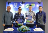 Perwakilan Unilever Indonesia, Rinso, Sunlight, dan PERSIB Bandung berfoto bersama usai penandatanganan kerja sama strategis dalam acara Signing Ceremony di Tangerang, Rabu (5/2/2026). Kolaborasi ini menandai peluncuran Rinso Beckham Special Edition dengan fragrance baru sebagai bentuk sinergi brand dengan klub sepak bola kebanggaan Jawa Barat.