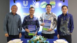 Perwakilan Unilever Indonesia, Rinso, Sunlight, dan PERSIB Bandung berfoto bersama usai penandatanganan kerja sama strategis dalam acara Signing Ceremony di Tangerang, Rabu (5/2/2026). Kolaborasi ini menandai peluncuran Rinso Beckham Special Edition dengan fragrance baru sebagai bentuk sinergi brand dengan klub sepak bola kebanggaan Jawa Barat.
