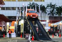 iCAR V23 menjalani uji ketangguhan di lintasan Chery x iCAR Adventure Park pada ajang IIMS 2026, memperlihatkan kemampuan SUV listrik ini menaklukkan tanjakan ekstrem