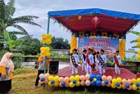 Sejumlah siswa KB-TK Mafaza menampilkan pertunjukan seni dalam rangka kegiatan Open House tahunan di Komplek Permata Nusa Indah, Cibitung, Minggu (8/2/2026). Kegiatan ini menjadi ajang pengembangan kemandirian, kreativitas, serta kepercayaan diri anak usia dini.