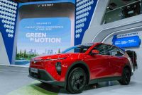 VinFast VF MPV 7 ditampilkan di booth VinFast pada ajang IIMS 2026, sebagai MPV listrik premium tujuh penumpang yang resmi dibuka untuk pemesanan di Indonesia.