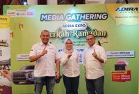 Adhika Baluh Sempana (Head of Regional SSD Jabodetabek 1 Adira Finance) bersama Nanang Kurniawan (Head of Regional SSD Jabodetabek 2 Adira Finance) saat Media Gathering Adira Expo Berkah Ramadan di Jakarta, yang memperkenalkan program pembiayaan sekaligus kesempatan undian umrah bagi konsumen menjelang Ramadan 2026.