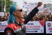 Burhanudin S., perwakilan Garda Metal di lingkungan PT Indonesia Epson Industry, saat menyampaikan pandangan terkait dinamika hubungan industrial di Cikarang, Kabupaten Bekasi. Dalam kesempatan tersebut, ia mendorong penyelesaian aspirasi pekerja melalui dialog konstruktif sesuai ketentuan hukum yang berlaku.