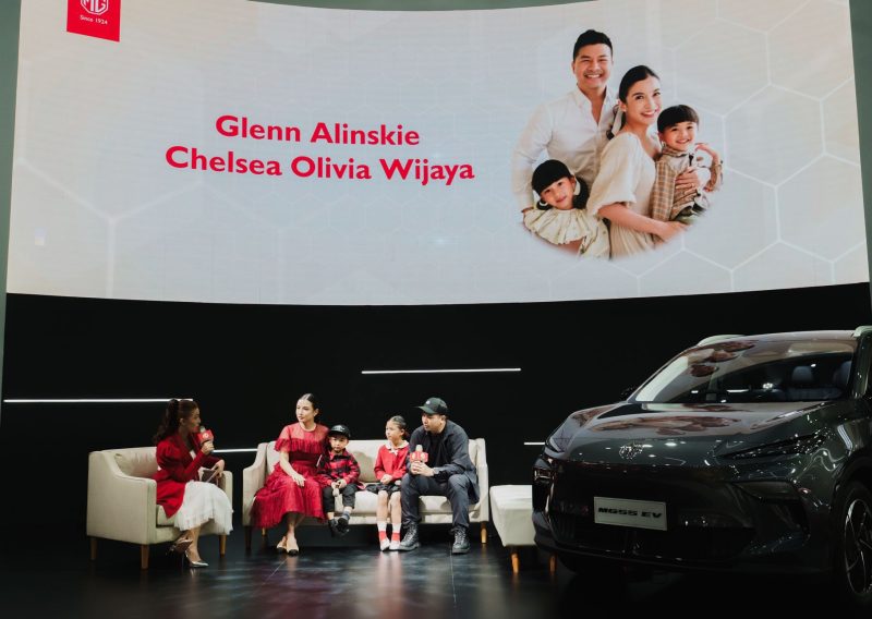 Sesi talk show bertema keluarga dalam booth MG Motor Indonesia pada ajang Indonesia International Motor Show (IIMS) 2026 menampilkan pengalaman penggunaan SUV listrik MGS5 EV untuk mendukung mobilitas keluarga modern.