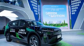 VinFast Limo Green dipamerkan saat konferensi pers VinFast di ajang Indonesia International Motor Show (IIMS) 2026, Jakarta, sebagai MPV listrik tujuh penumpang yang siap masuk pasar Indonesia.