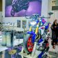 Salah satu model terbaru BMW Motorrad, BMW F 900 R, dipamerkan di booth BMW Motorrad pada ajang Indonesia International Motor Show (IIMS) 2026 di JIEXPO Kemayoran, Jakarta, menampilkan desain agresif, teknologi modern, dan karakter roadster sporty yang menjadi daya tarik pengunjung pameran.