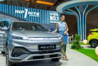 BYD ATTO 3 Advanced Plus dipamerkan di booth BYD pada ajang Indonesia International Motor Show (IIMS) 2026 di JIExpo Kemayoran, Jakarta, menampilkan desain futuristik dan teknologi kendaraan listrik yang menegaskan komitmen BYD terhadap inovasi dan mobilitas berkelanjutan di Indonesia.