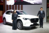 The New Mazda CX-60 Sport menjadi pusat perhatian di booth Mazda Indonesia pada IIMS 2026, menampilkan desain sporty dan karakter SUV premium.