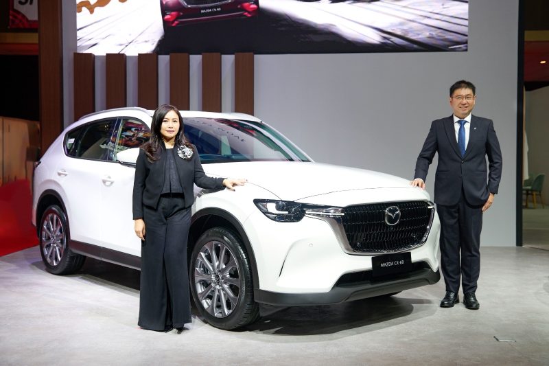The New Mazda CX-60 Sport menjadi pusat perhatian di booth Mazda Indonesia pada IIMS 2026, menampilkan desain sporty dan karakter SUV premium.