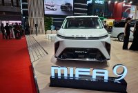 MAXUS MIFA 7 dan MIFA 9 dipamerkan di booth MAXUS Indonesia pada ajang IIMS 2026 di JIExpo Kemayoran.