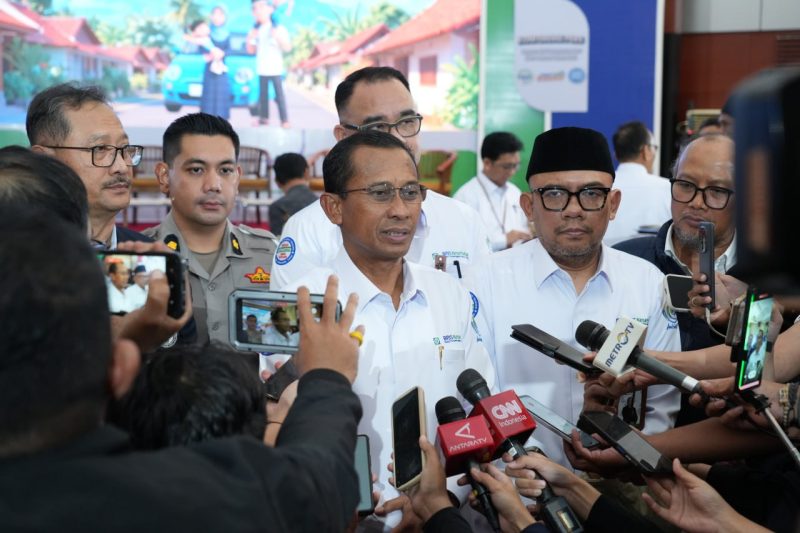Direktur Utama BPJS Kesehatan Prihati Pujowaskito memberikan keterangan kepada awak media terkait kesiapan layanan Program Jaminan Kesehatan Nasional (JKN) selama periode mudik dan libur Lebaran 2026 di Jakarta, Senin (9/3/2026). BPJS Kesehatan memastikan peserta tetap dapat mengakses layanan kesehatan di seluruh Indonesia selama masa mudik.