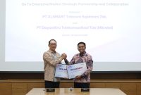 Keterangan foto :

XLSMART FOR BUSINESS (Ki-ka): Andrijanto Muljono, Director & Chief Enterprise Strategic Relationship Officer XLSMART dan Agus Winarno, Direktur Bisnis Mitratel usai penandatanganan Nota Kesepahaman (MoU) kemitraan strategis XLSMART for Business dengan Mitratel di Jakarta (22/1). Kemitraan ini dilakukan kedua belah pihak untuk bersama-sama mendukung percepatan digitalisasi dan  memperluas penetrasi layanan dan solusi bisnis ke pasar korporasi di Indonesia.