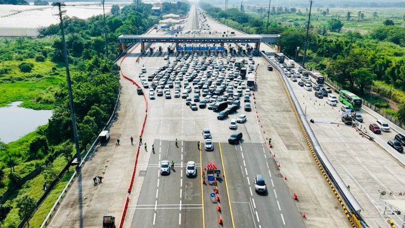 Lonjakan Mudik 2026: 290 Ribu Kendaraan Padati GT Cikampek, One Way Diterapkan