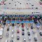 Keterangan Foto: Kondisi lalu lintas di Gerbang Tol Cikampek Utama 2 terpantau ramai saat arus balik Lebaran 2026. PT Jasamarga Transjawa Tol mengoptimalkan operasional dengan menambah gardu transaksi dan menyiagakan mobile reader guna memperlancar kendaraan menuju Jakarta.