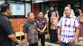 Wali Kota Bekasi Tri Adhianto turun langsung mengecek pelayanan publik usai libur Lebaran.