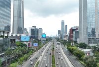 Sejumlah kendaraan melintas di ruas jalan utama Jakarta saat peningkatan arus balik Lebaran 2026 menuju Jabodetabek, Sabtu (28/3).