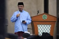 Wakil Wali Kota Bekasi menyampaikan sambutan saat kegiatan Safari Ramadan 1447 H dan Tarawih Keliling di Masjid Ar Rosikhin, Kelurahan Jatiluhur, Kecamatan Jati Asih, Senin (2/3/2026). Dalam kesempatan tersebut, ia menegaskan komitmen Pemkot Bekasi dalam penguatan program Kobe Sehat dan Kobe Cerdas.